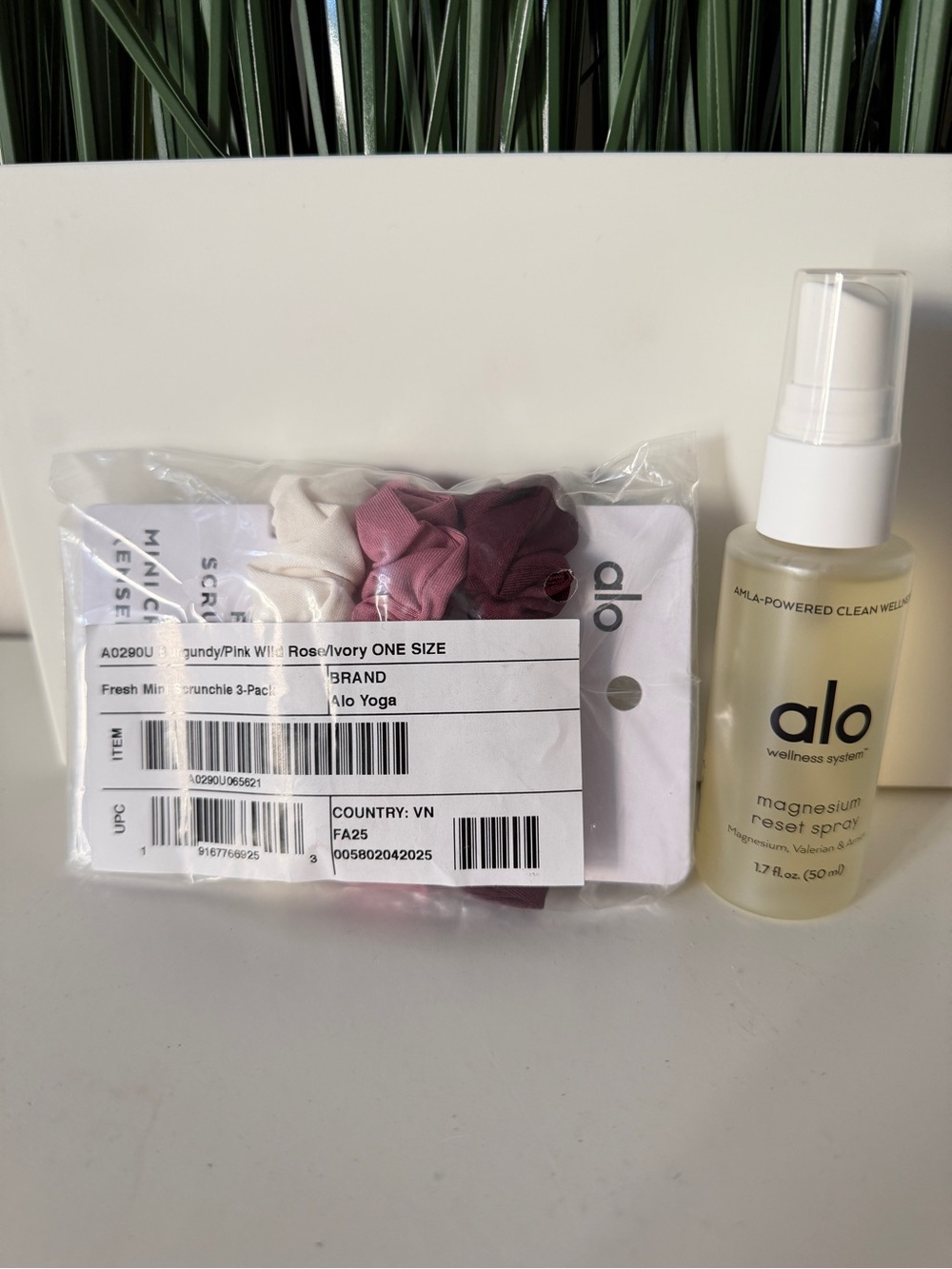 Alo Yoga Scrunchie 3-Pack + Magnesium Reset Spray Bundle New
